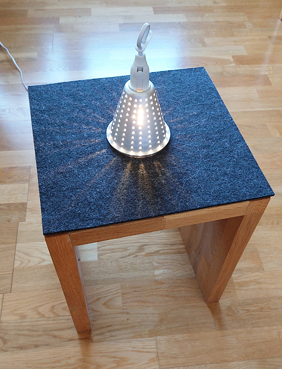 Foto der kleinen Leuchte "Sifted Light", „gesiebtes Licht“